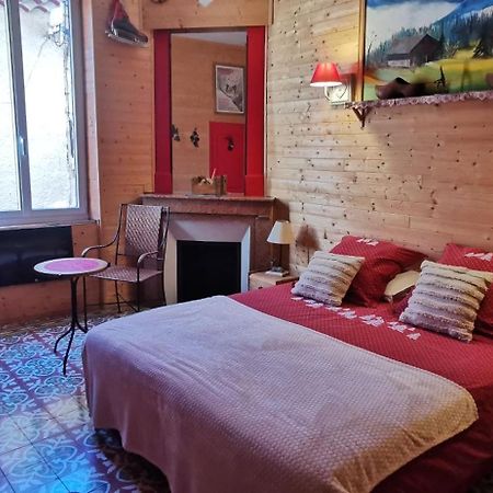 Bed and Breakfast Le Mimosa Saint-Saturnin-de-Lucian Екстер'єр фото